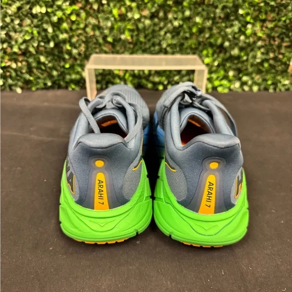 Hoka Arahi 7 - M8